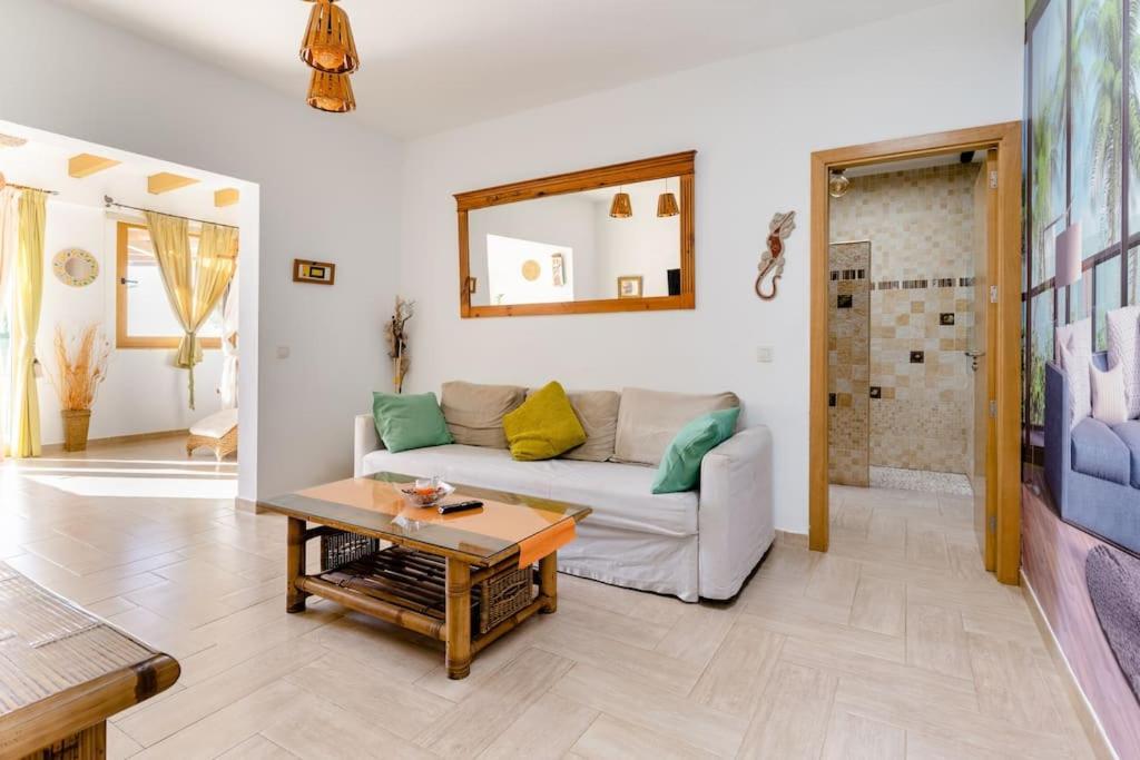 Villa La Isla By Rentaholidayslanzarote Плая Бланка Екстериор снимка