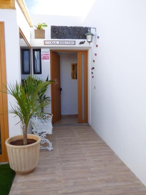 Villa La Isla By Rentaholidayslanzarote Плая Бланка Екстериор снимка