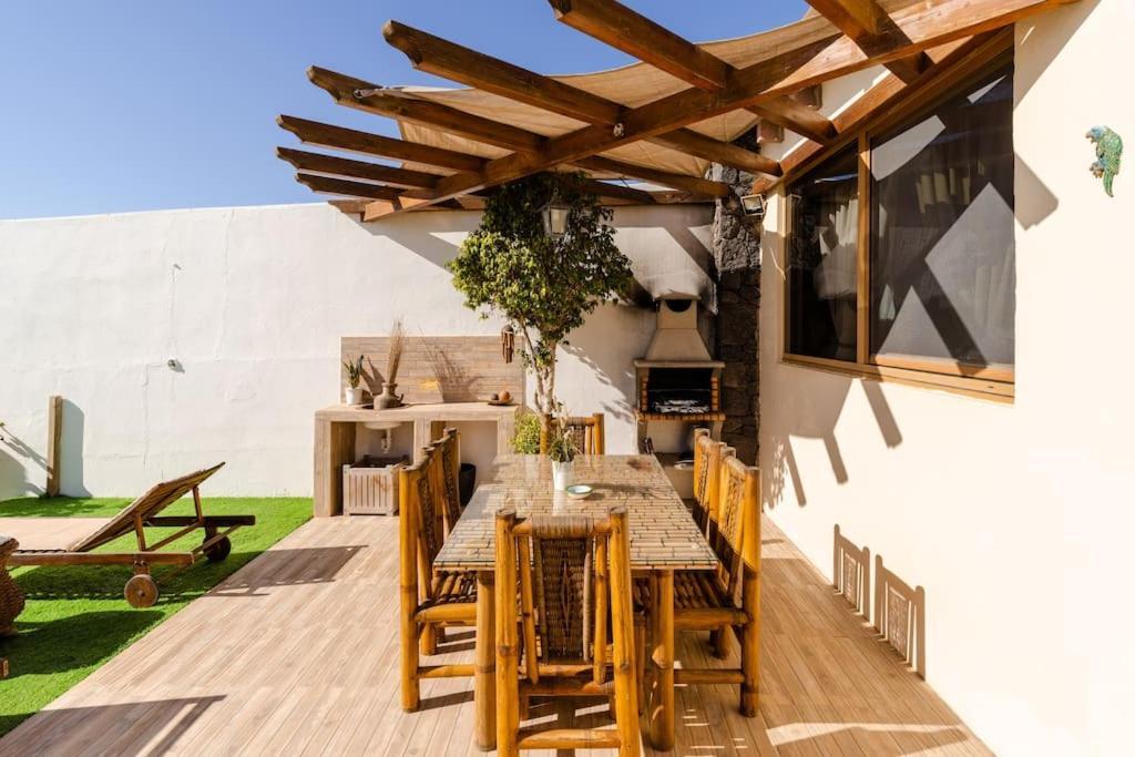 Villa La Isla By Rentaholidayslanzarote Плая Бланка Екстериор снимка