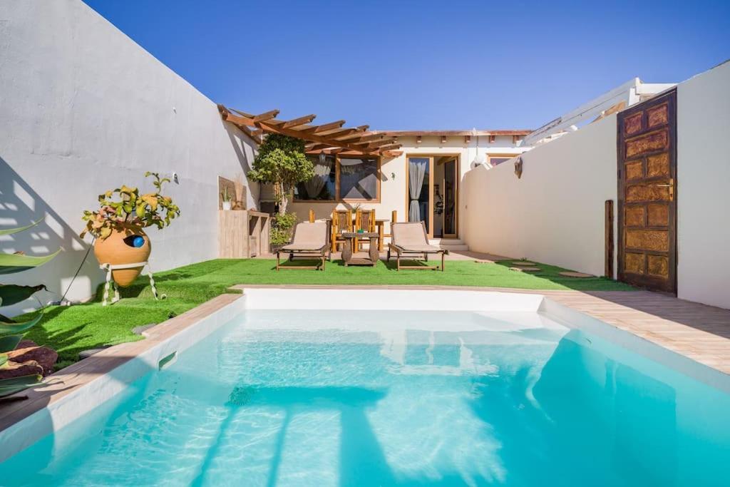 Villa La Isla By Rentaholidayslanzarote Плая Бланка Екстериор снимка